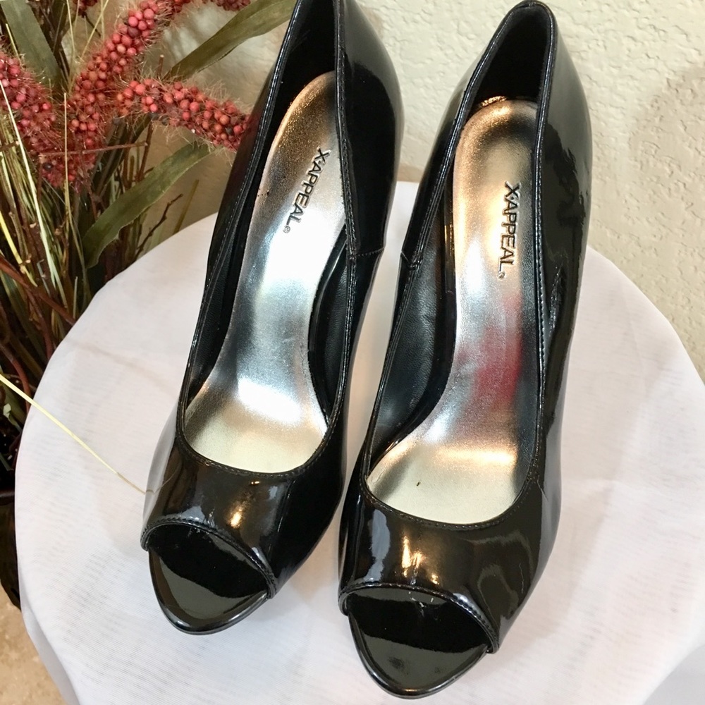 Black Patent Leather Shoes - Picture 6 of 8